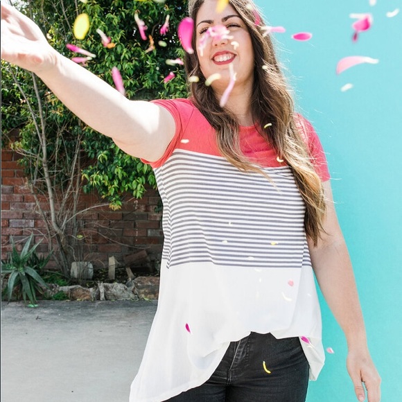 SOLD LuLaroe Melissa Top - Picture 7 of 9